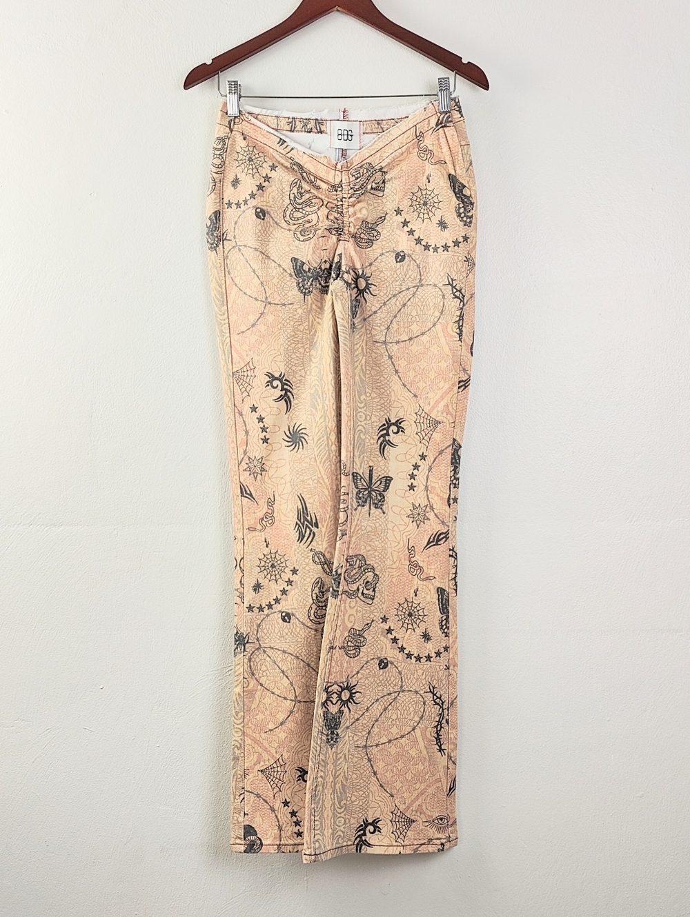 BDG Ruched Dipped V Flare Jeans Size 27 Urban Outfitters Wide-Leg Pants